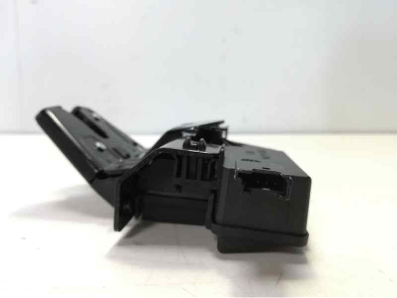 Recambio de cerradura maletero / porton para bmw serie 1 berlina (e81/e87) referencia OEM IAM 51247840617 EZCBM073 CRDBMW0617