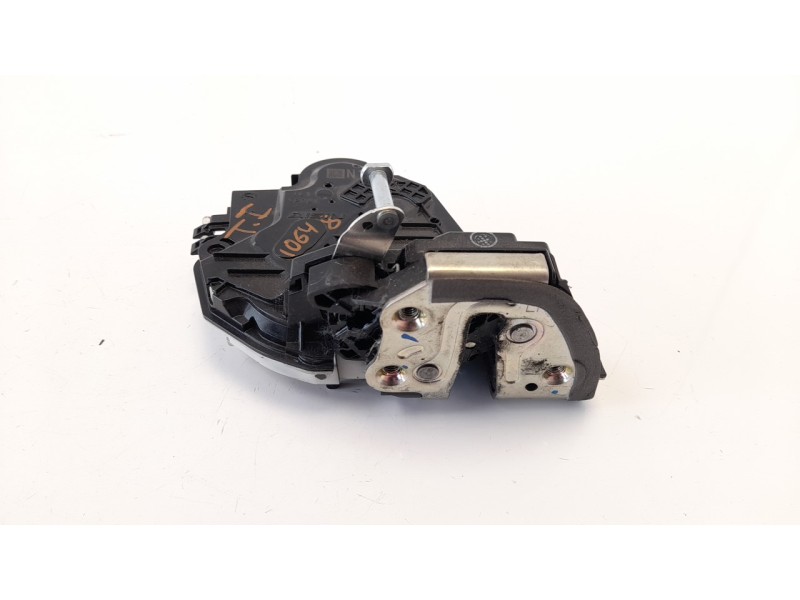 Recambio de cerradura puerta trasera izquierda para toyota aygo 1.0 cat referencia OEM IAM 6906002390  