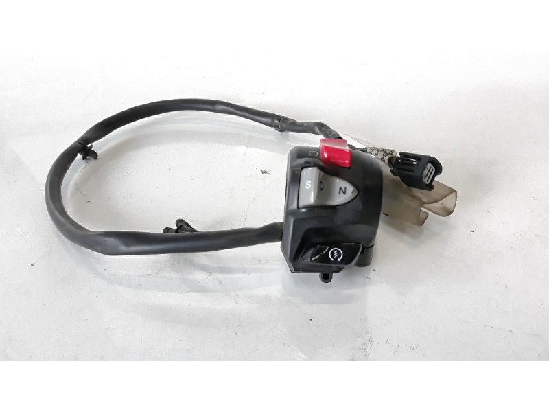 Recambio de piña luces derecha para honda nc 750 referencia OEM IAM 35135MKWD01  