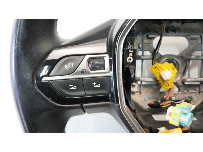 Recambio de volante para peugeot 3008 allure referencia OEM IAM 98105487AU  