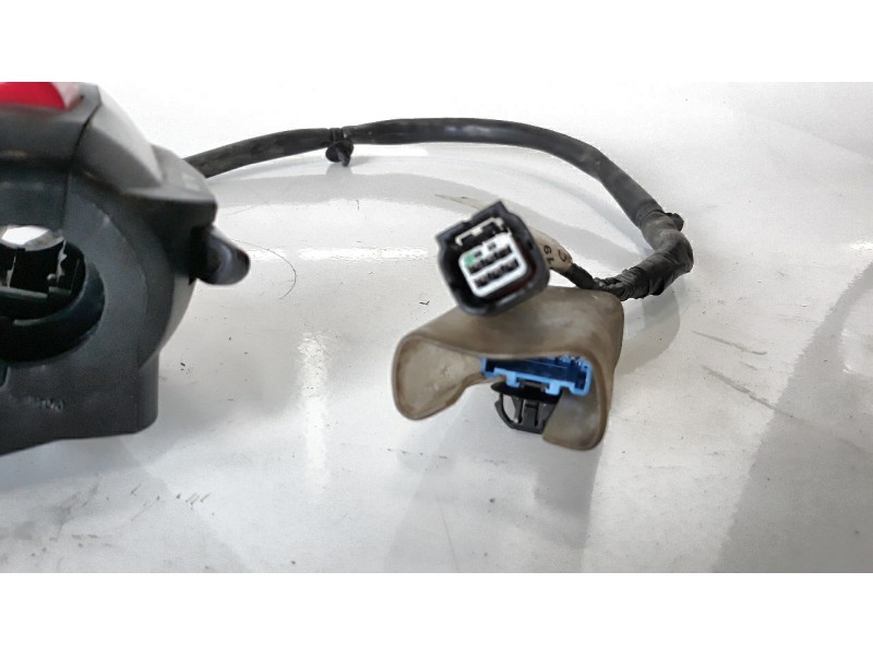 Recambio de piña luces derecha para honda nc 750 referencia OEM IAM 35135MKWD01  