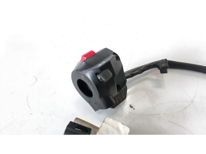 Recambio de piña luces derecha para honda nc 750 referencia OEM IAM 35135MKWD01  
