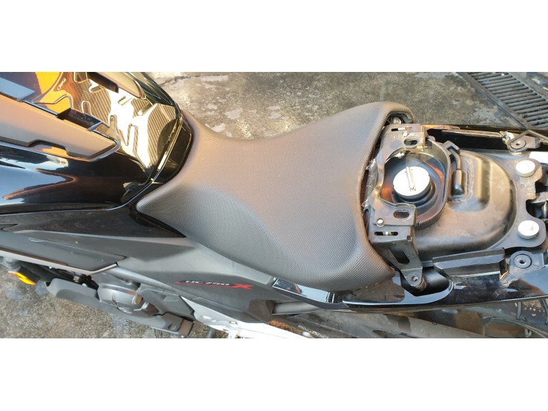 Recambio de asiento para honda nc 750 referencia OEM IAM 77100MKWD01  