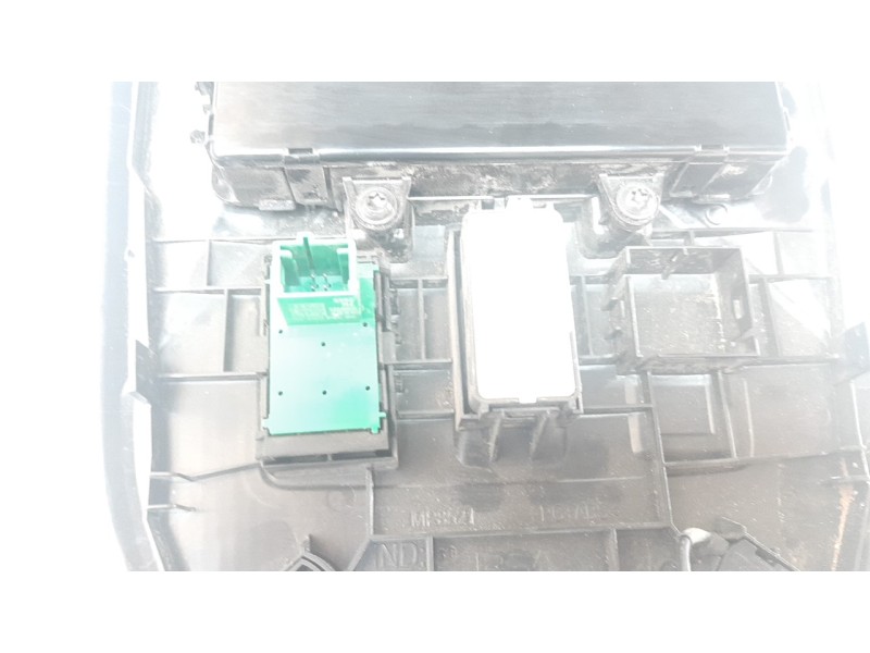 Recambio de luz interior para peugeot 308 1.2 12v e-thp referencia OEM IAM 9814757480  