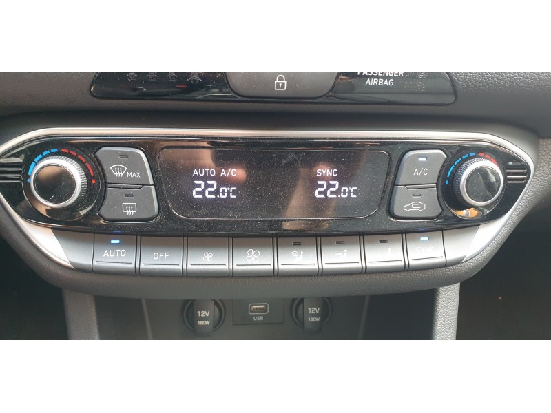 Recambio de mando climatizador para hyundai i30 (pd) 1.4 cat referencia OEM IAM 97250G4200  