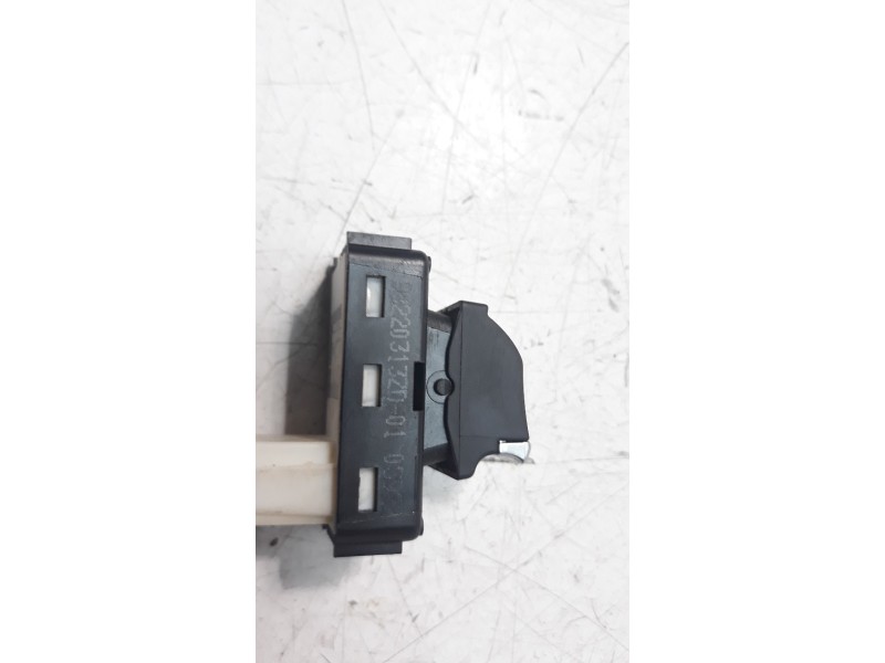 Recambio de mando elevalunas delantero derecho para peugeot 308 1.2 12v e-thp referencia OEM IAM 98220313ZD  