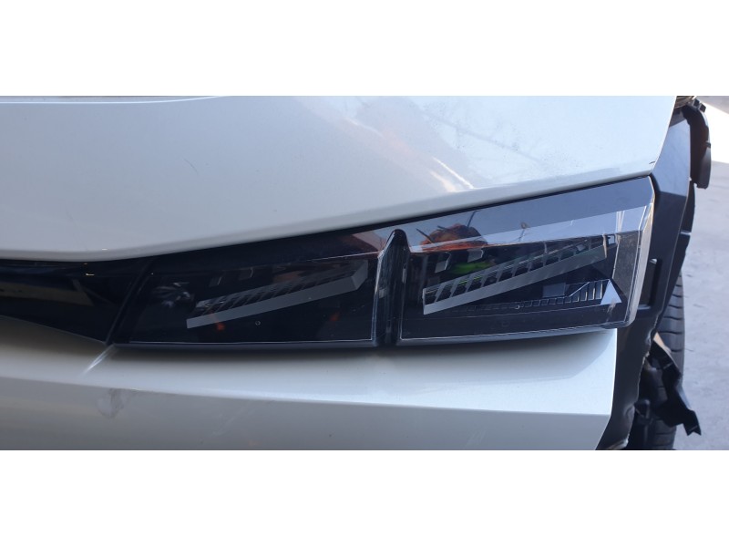 Recambio de piloto trasero derecho interior para peugeot 308 1.2 12v e-thp referencia OEM IAM 9835300380  
