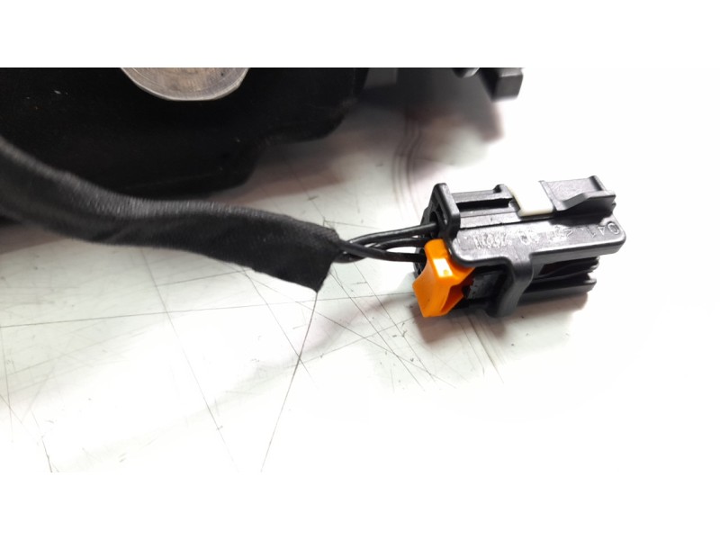 Recambio de piloto trasero derecho interior para peugeot 308 1.2 12v e-thp referencia OEM IAM 9835300380  
