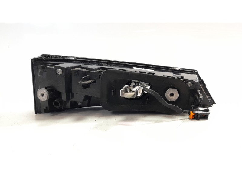 Recambio de piloto trasero derecho interior para peugeot 308 1.2 12v e-thp referencia OEM IAM 9835300380  
