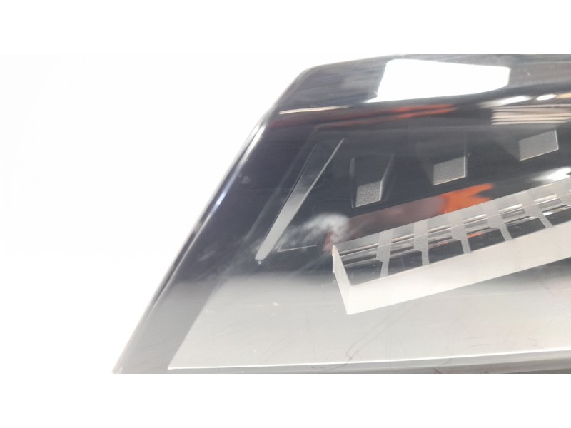 Recambio de piloto trasero derecho interior para peugeot 308 1.2 12v e-thp referencia OEM IAM 9835300380  