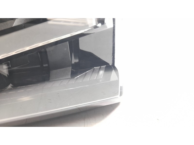 Recambio de piloto trasero derecho interior para peugeot 308 1.2 12v e-thp referencia OEM IAM 9835300380  