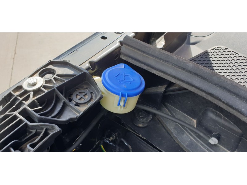 Recambio de deposito limpia para peugeot 3008 allure referencia OEM IAM 9826400780  