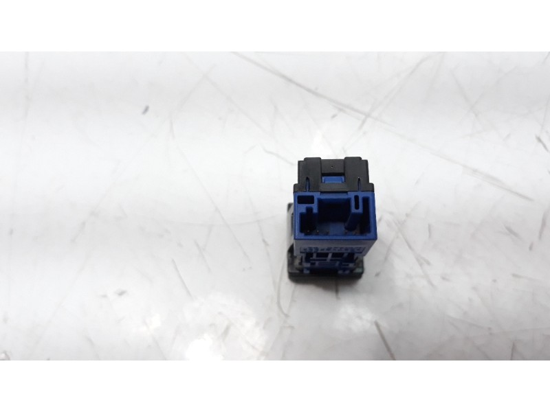 Recambio de interruptor para toyota yaris referencia OEM IAM M71047  