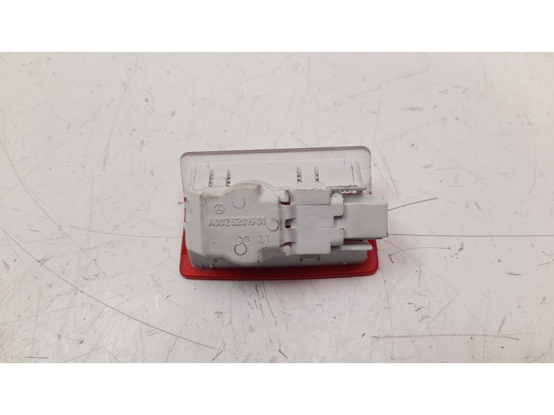 Recambio de luz interior para mercedes-benz clase cla (w117) shooting brake cla 200 d (117.908) referencia OEM IAM A0028201901  