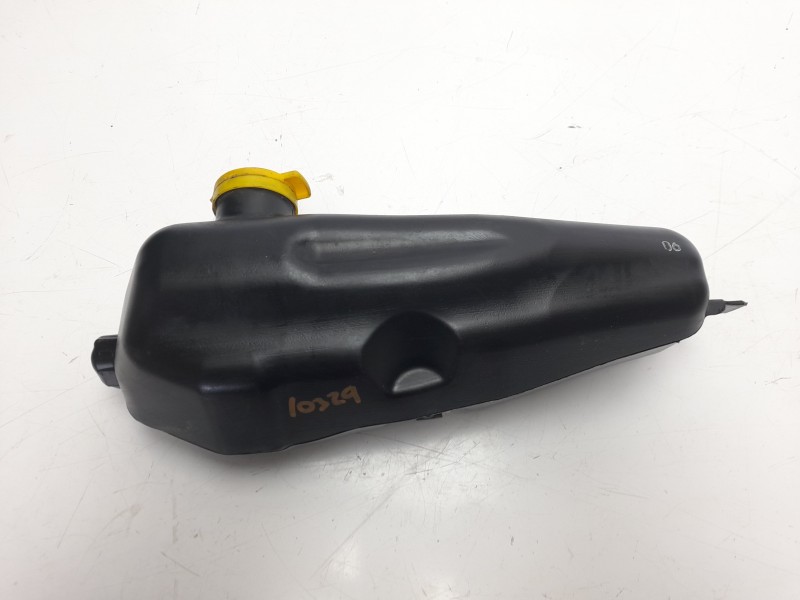 Recambio de deposito limpia para dacia sandero stepway referencia OEM IAM 289104583R  