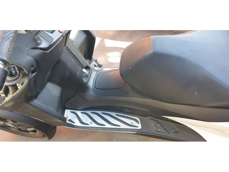 Recambio de deposito combustible para piaggio (vespa) mp3 400 hpe referencia OEM IAM 1B009598  