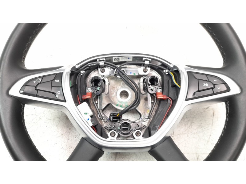 Recambio de volante para dacia duster ii prestige referencia OEM IAM 484007487R  