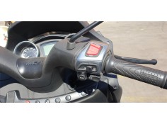 Recambio de piña luces derecha para piaggio (vespa) mp3 400 hpe referencia OEM IAM 1D003732  