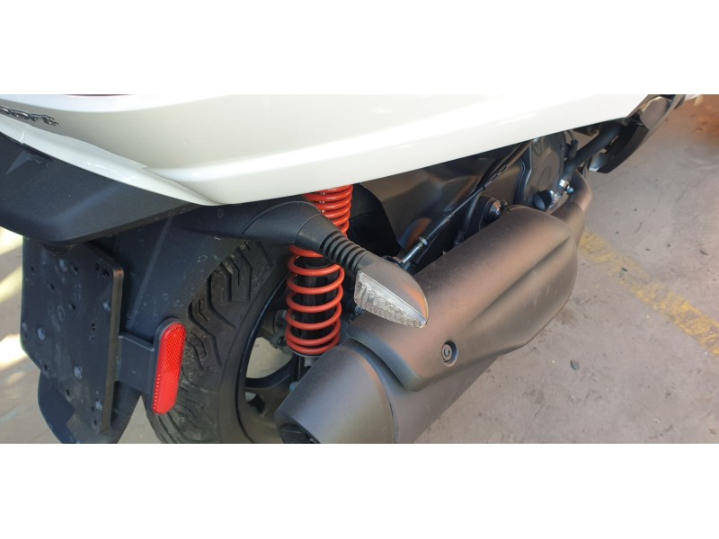 Recambio de amortiguador trasero derecho para piaggio (vespa) mp3 400 hpe referencia OEM IAM 1C006422  