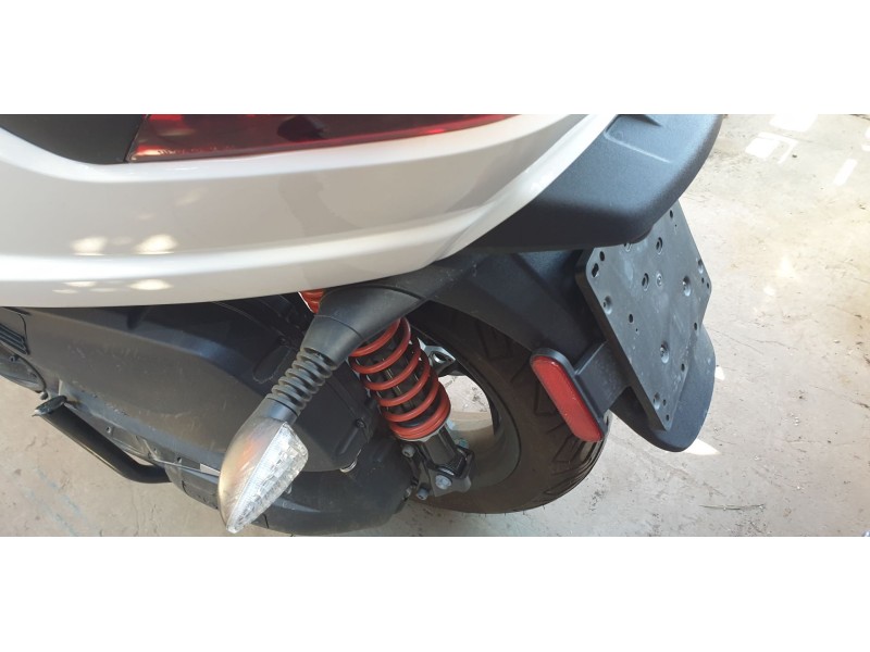 Recambio de amortiguador trasero izquierdo para piaggio (vespa) mp3 400 hpe referencia OEM IAM 1C006422  