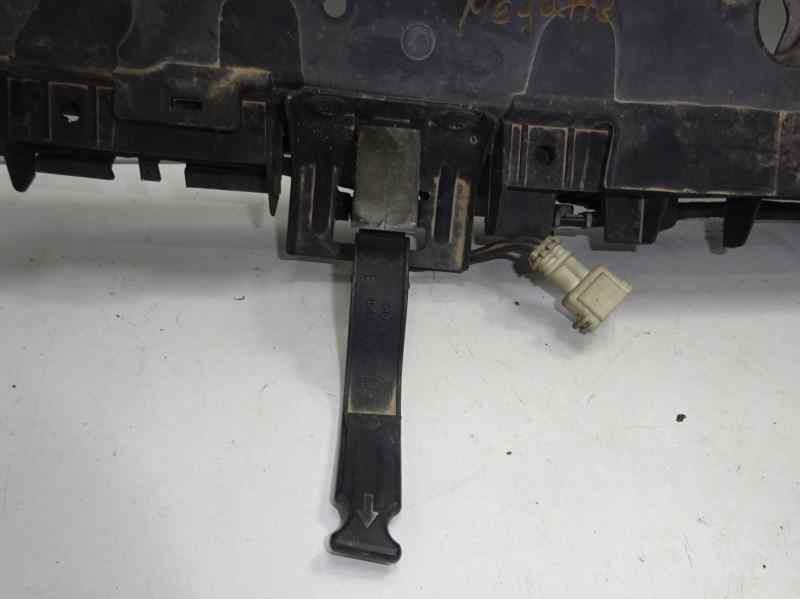 Recambio de travesaño superior para renault megane ii classic berlina confort expression referencia OEM IAM 8200534784 RN4203201