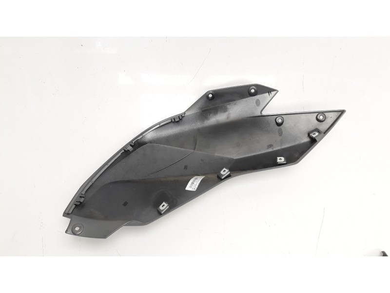 Recambio de moldura para bmw r 1200 rs referencia OEM IAM 46638545317  