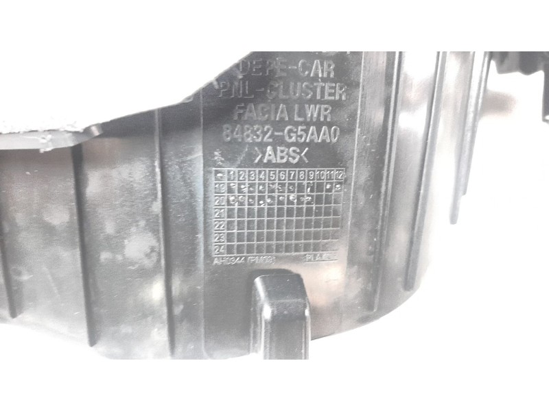 Recambio de moldura para kia niro referencia OEM IAM 84832G5AA0  