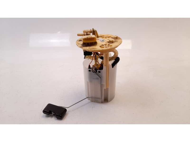 Recambio de bomba combustible para renault megane iv berlina 5p 1.5 dci diesel fap energy referencia OEM IAM 172027799R 05802033