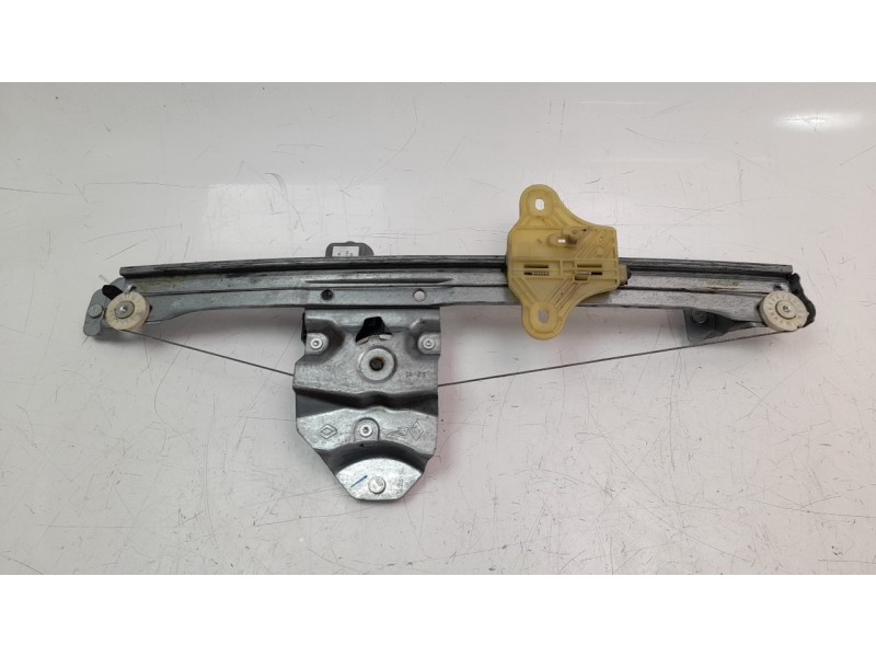 Recambio de elevalunas delantero izquierdo para renault clio iv 1.2 16v referencia OEM IAM 807213867R 106199616 115237