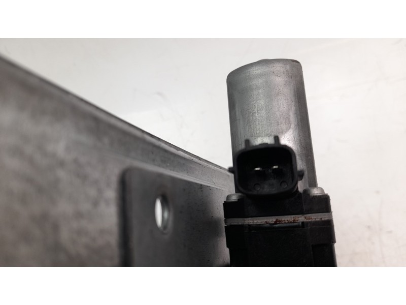 Recambio de elevalunas delantero izquierdo para renault clio iv 1.2 16v referencia OEM IAM 807213867R 106199616 115237