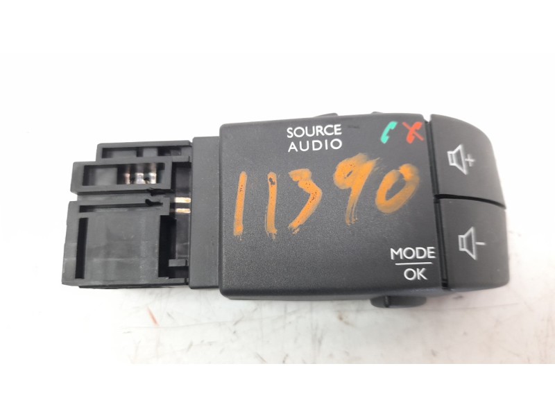 Recambio de mando multifuncion para renault clio iv 1.2 16v referencia OEM IAM 255522448R  