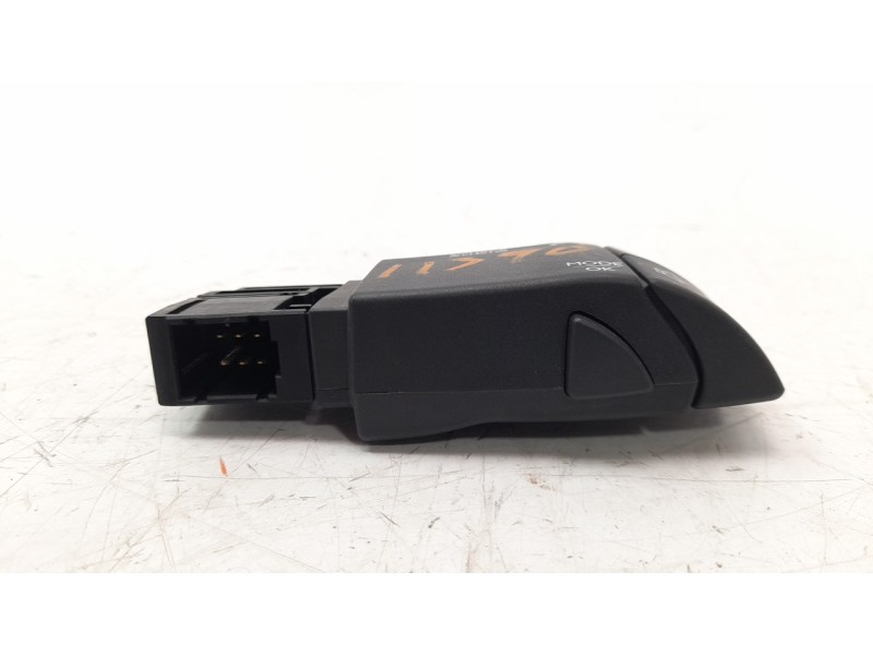 Recambio de mando multifuncion para renault clio iv 1.2 16v referencia OEM IAM 255522448R  