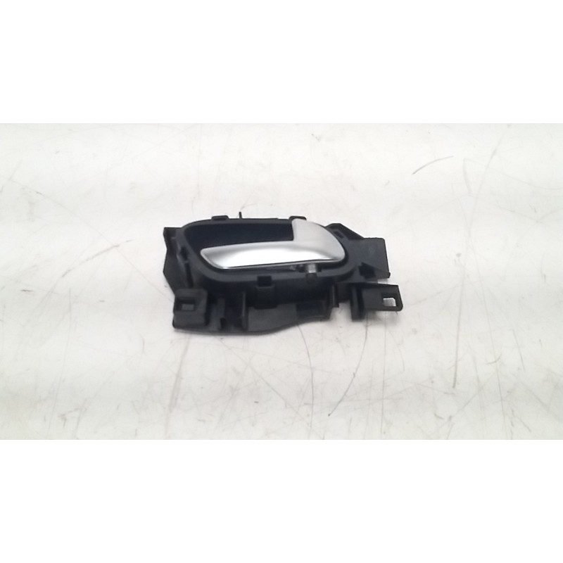 Recambio de maneta interior delantera derecha para peugeot 208 1.6 16v hdi fap referencia OEM IAM 96555516VV  