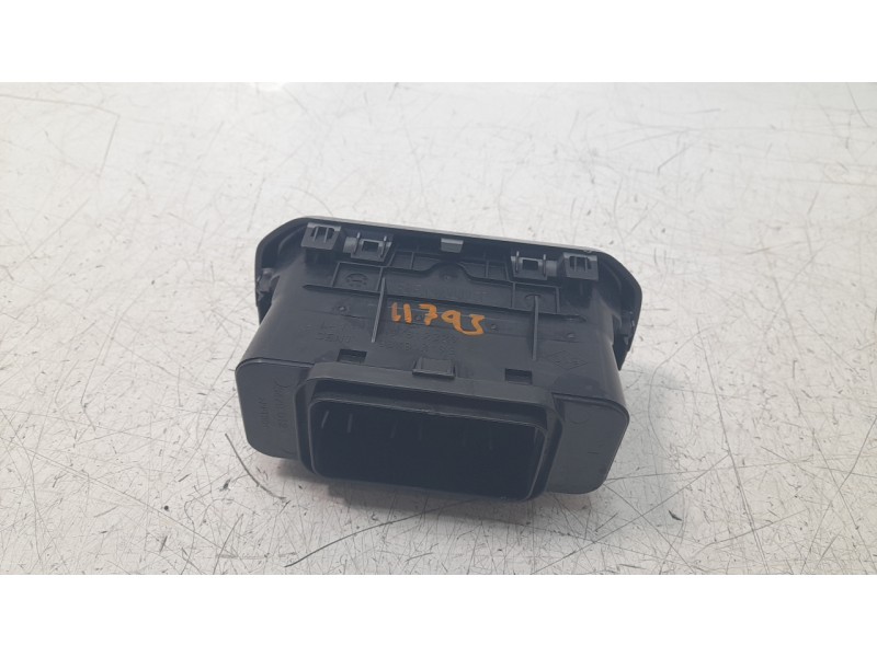 Recambio de rejilla aireadora para dacia duster ii anniversary referencia OEM IAM 687612329R  