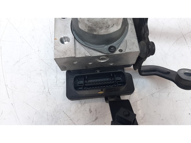 Recambio de abs para kia venga 1.6 crdi cat referencia OEM IAM 589201P270  