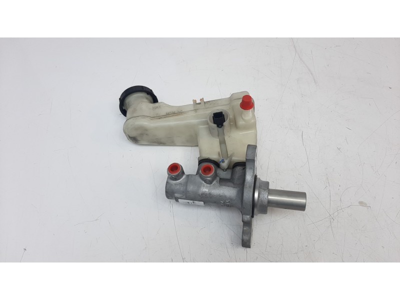 Recambio de bomba freno para kia venga 1.6 crdi cat referencia OEM IAM 585101P200  
