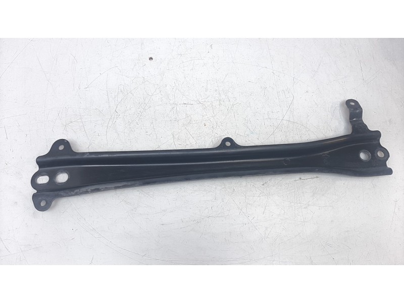 Recambio de travesaño inferior para toyota corolla (e21) referencia OEM IAM 5110802190  