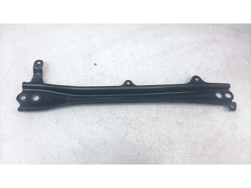 Recambio de travesaño inferior para toyota corolla (e21) referencia OEM IAM 5110702190  