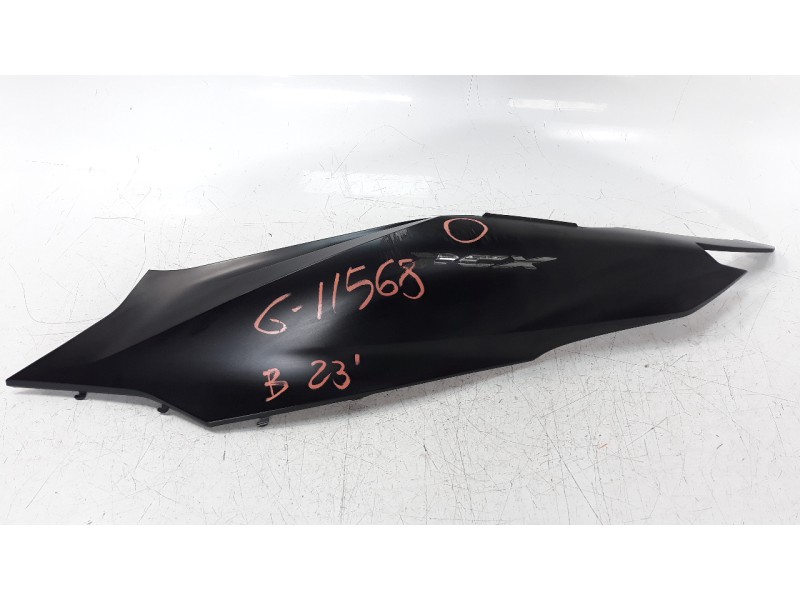 Recambio de moldura para honda pcx 125 referencia OEM IAM 83610K1ZJ100  