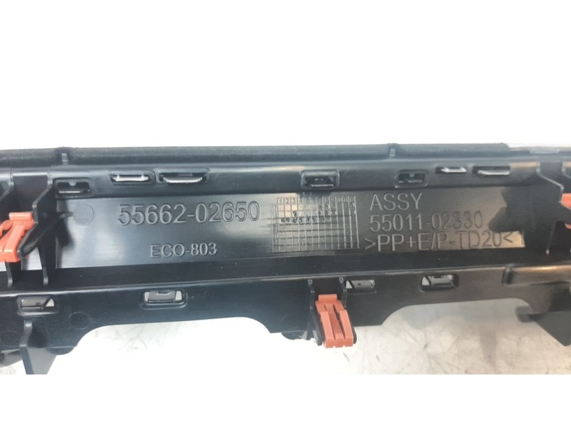 Recambio de rejilla aireadora para toyota corolla (e21) referencia OEM IAM 5566002510 5566002520 