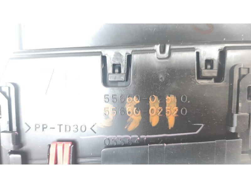 Recambio de rejilla aireadora para toyota corolla (e21) referencia OEM IAM 5566002510 5566002520 
