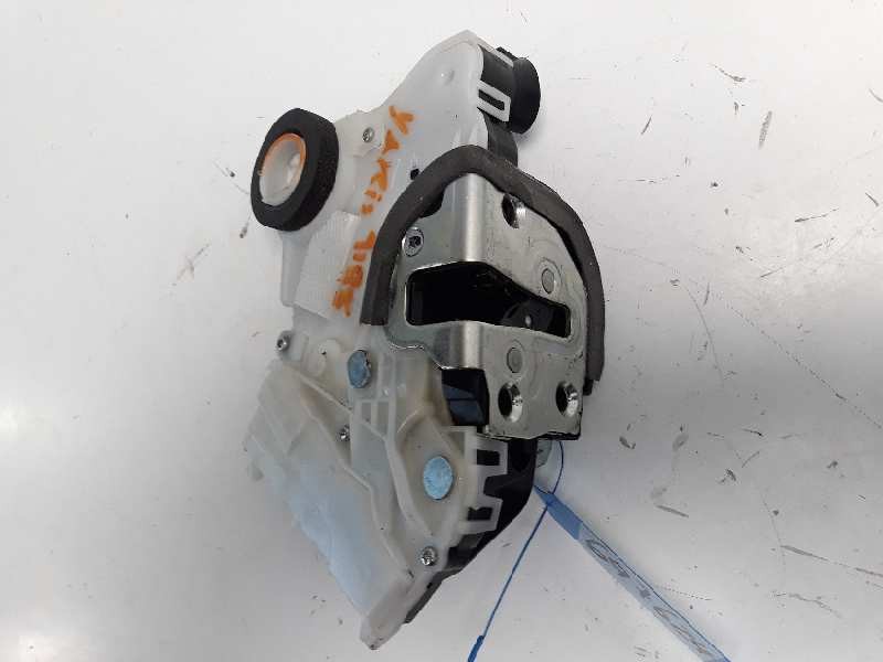 Recambio de cerradura puerta delantera derecha para toyota yaris active referencia OEM IAM   