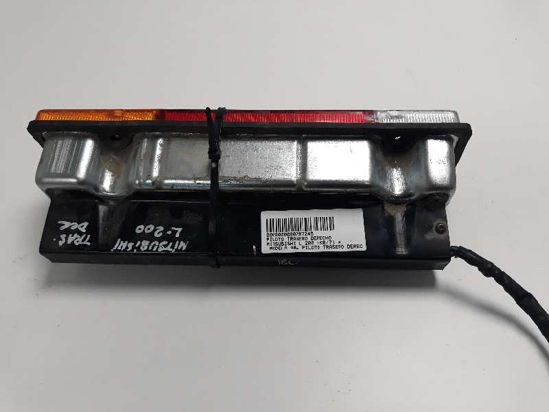 Recambio de piloto trasero derecho para mitsubishi l 200 (k6/7) referencia OEM IAM BUSCAR 108700152 