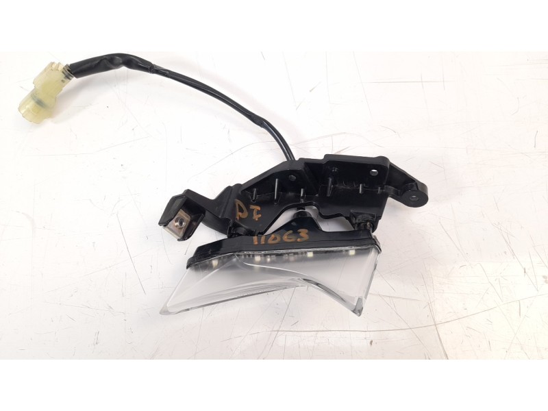 Recambio de piloto delantero izquierdo para kawasaki z 900 z 900 referencia OEM IAM 320735LH 50R0035456 