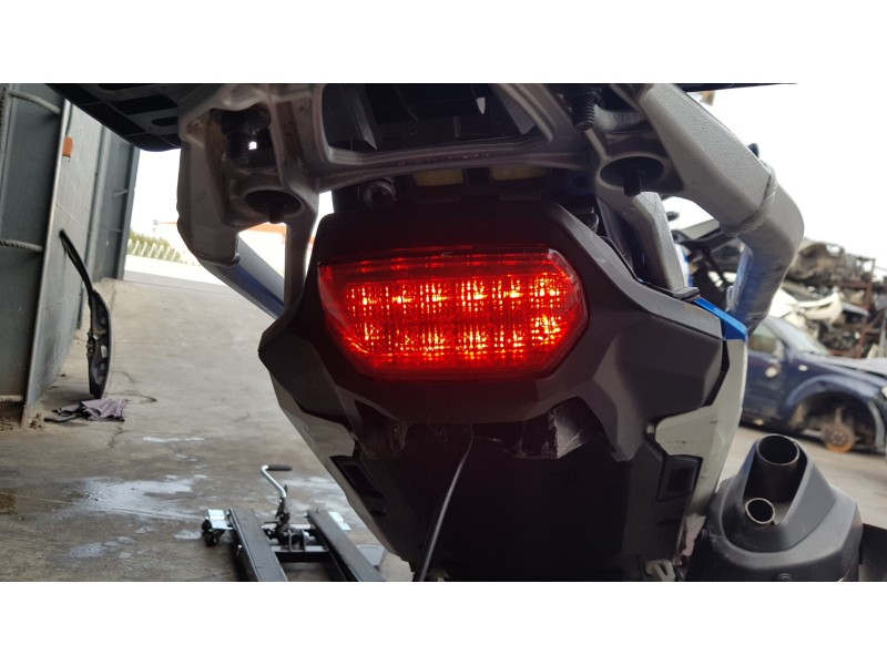 Recambio de piloto trasero central para honda crf 1100l africa twin referencia OEM IAM 33701MKSE01  