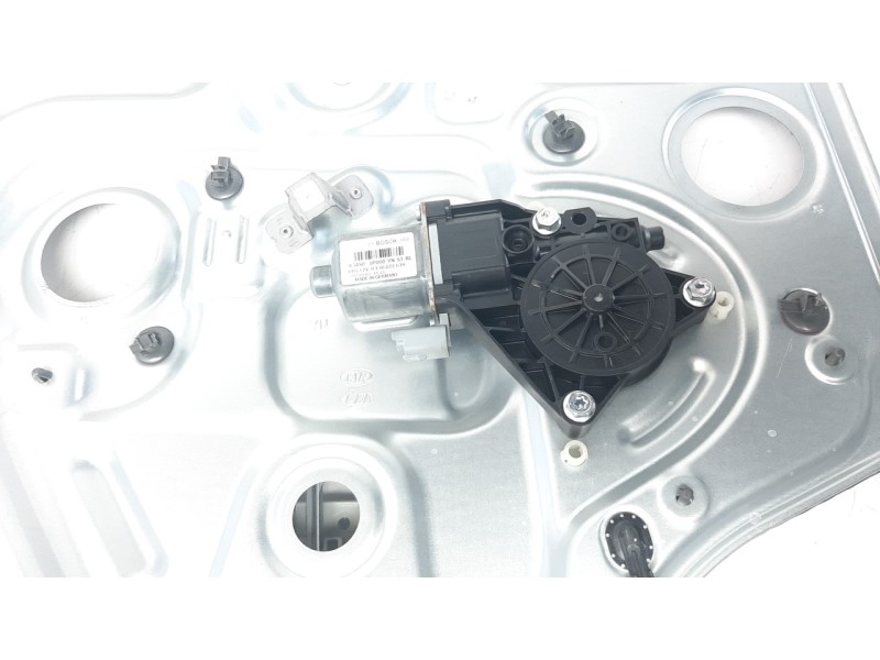 Recambio de elevalunas trasero izquierdo para kia venga 1.6 crdi cat referencia OEM IAM 834711P030  