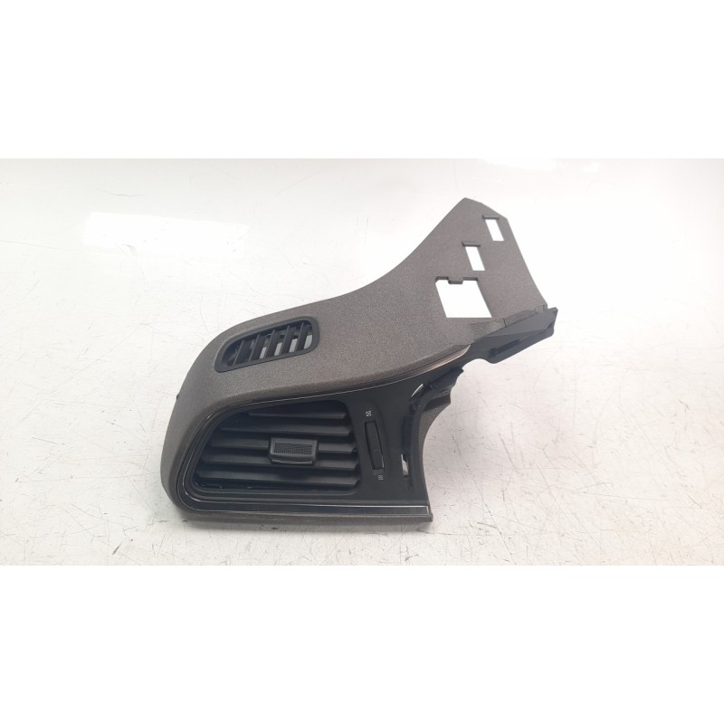 Recambio de rejilla aireadora para renault kadjar 1.5 dci diesel fap energy referencia OEM IAM 677614284R  