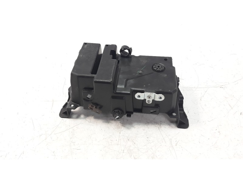 Recambio de moldura para honda cb 650r referencia OEM IAM 80111MKNC500  