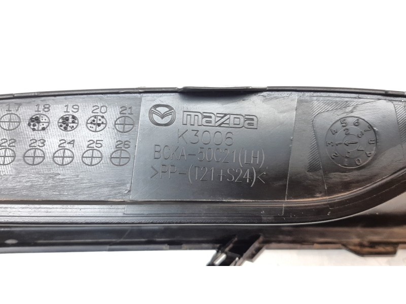 Recambio de moldura paragolpe delantera izquierda para mazda 3 sedán (bp) evolution referencia OEM IAM BCKA50C21  