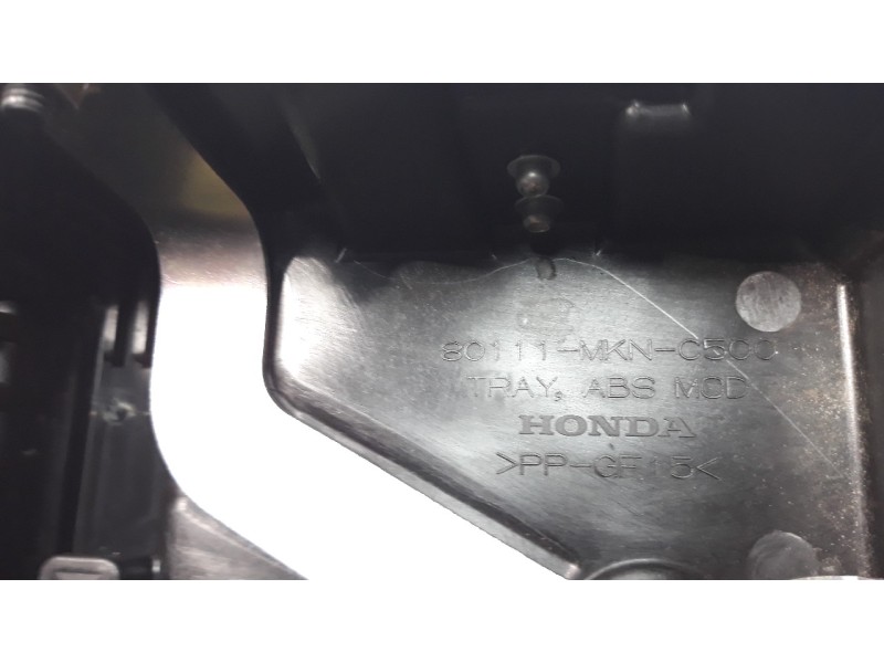 Recambio de moldura para honda cb 650r referencia OEM IAM 80111MKNC500  